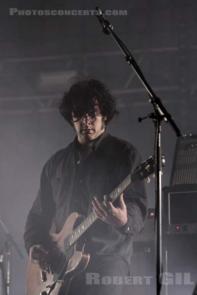 BLACK REBEL MOTORCYCLE CLUB - 2010-08-27 - SAINT CLOUD - Domaine National - Scene de la Cascade - Peter Hayes